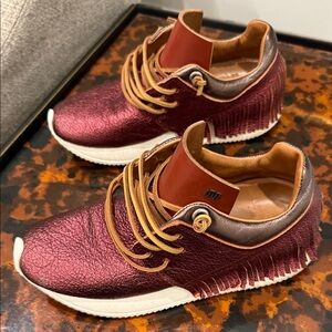 ESSEutESSE Metallic Burgundy Fringe Sneakers
